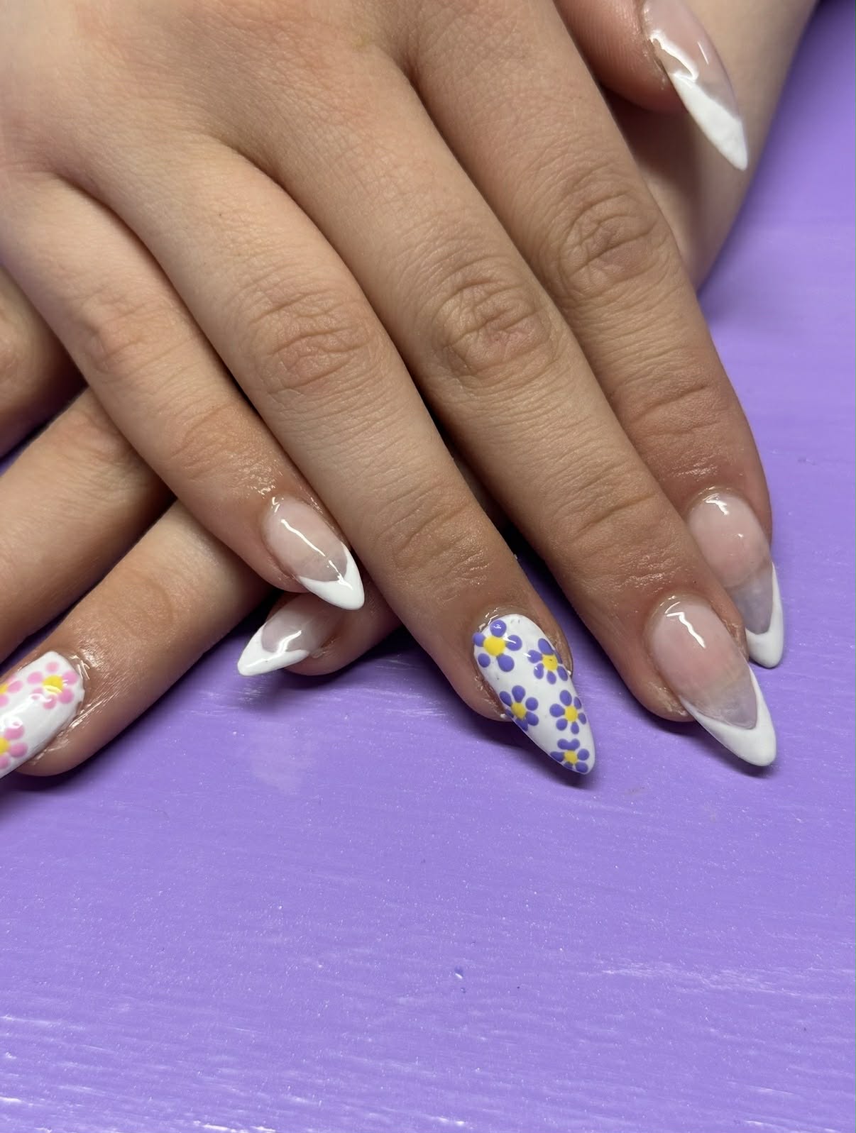 White French almond nails with daisy accent